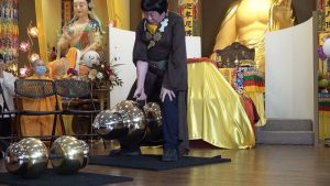 世界佛教教皇南無第三世多杰羌佛-單手勾提437.2磅金剛杵