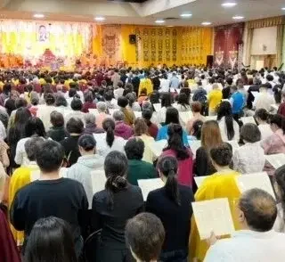 世界佛教總部、聖蹟寺、華藏寺、慈善寺及聖格講堂近日在南加州聯合主辦三場大型佛教法會，來自全美和世界各地上千佛教信眾匯聚一堂，共慶佛誕，祈求世界和平。（主辦單位提供）